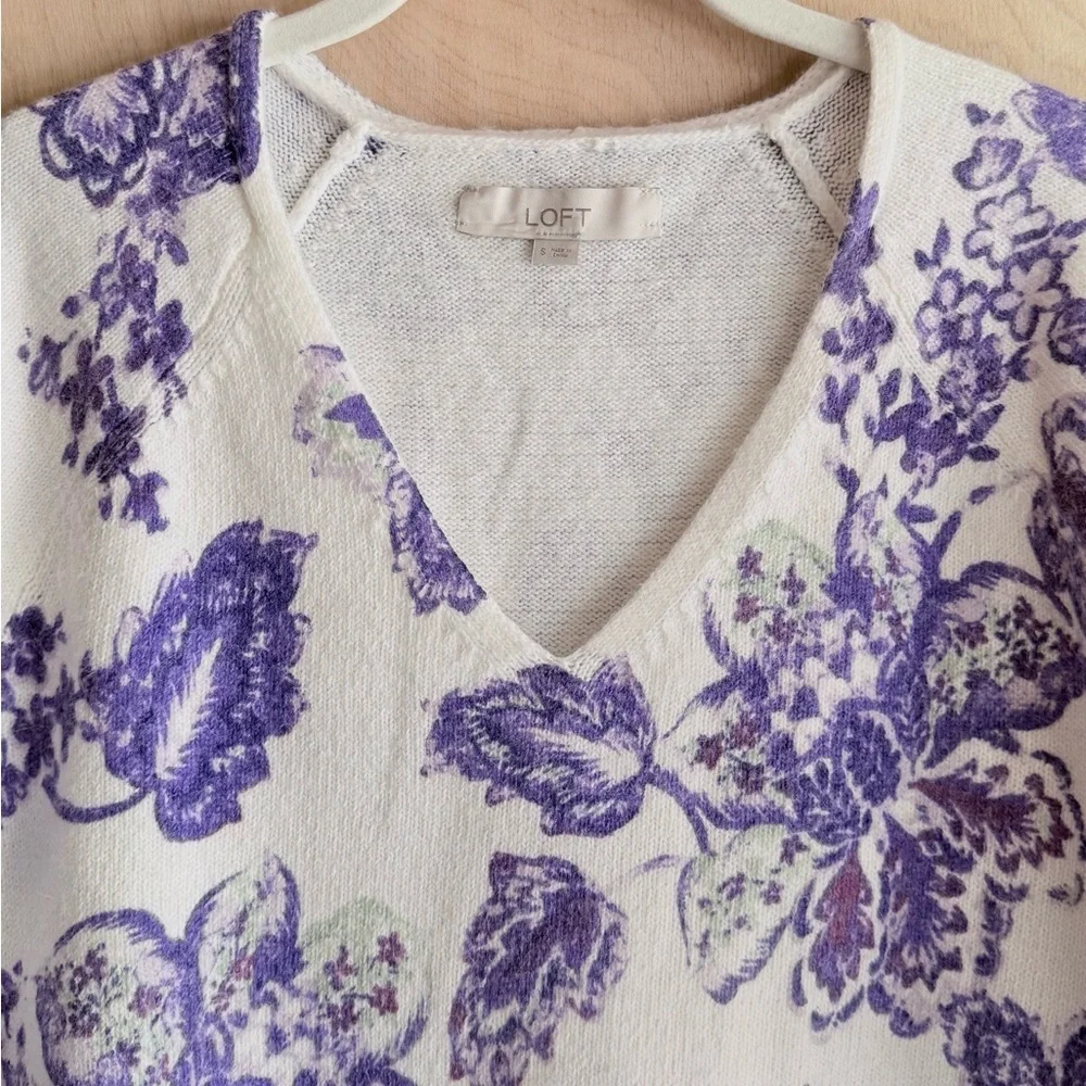 LOFT Floral V-Neck Sweater Purple Off-White Cotton Blend Long Sleeve Women’s Sm